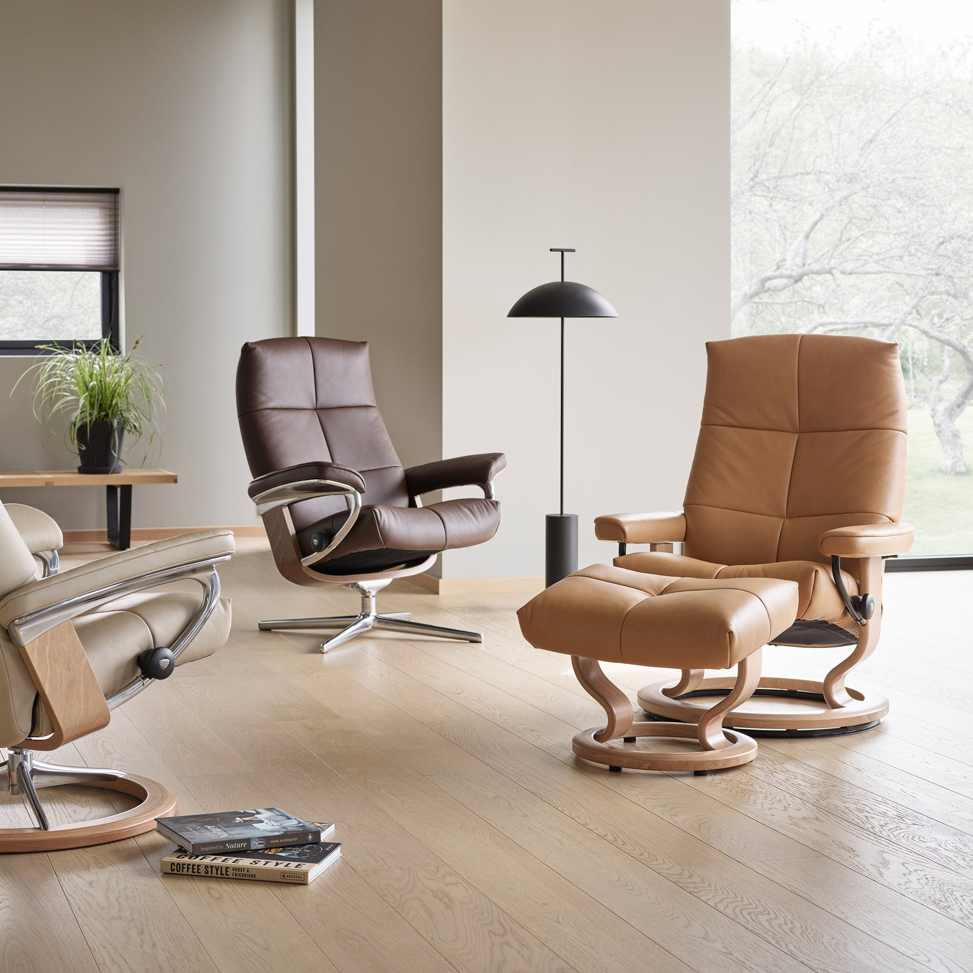 Stressless David - Chair & Footstool With Signature Base In Leather Batick Small