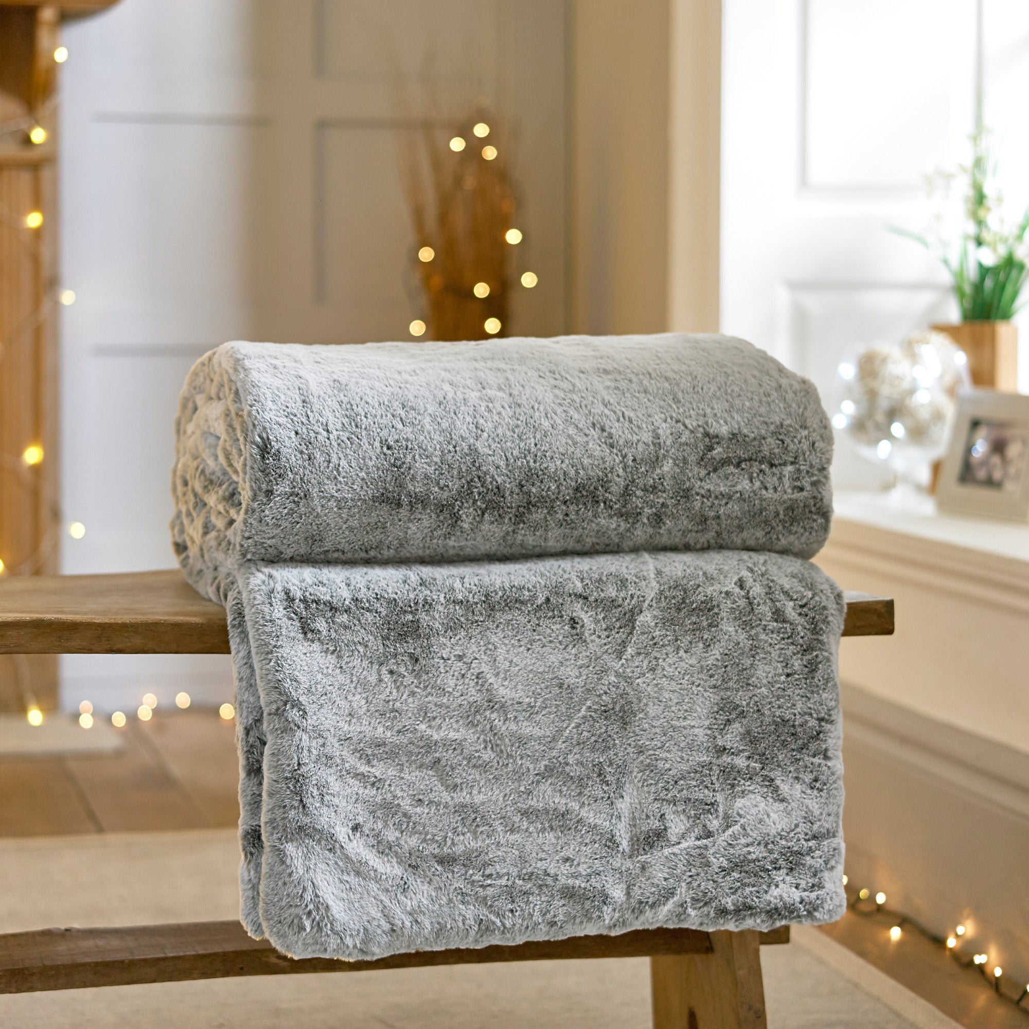 Hawthorn Silver Faux Fur Throw 150x200cm