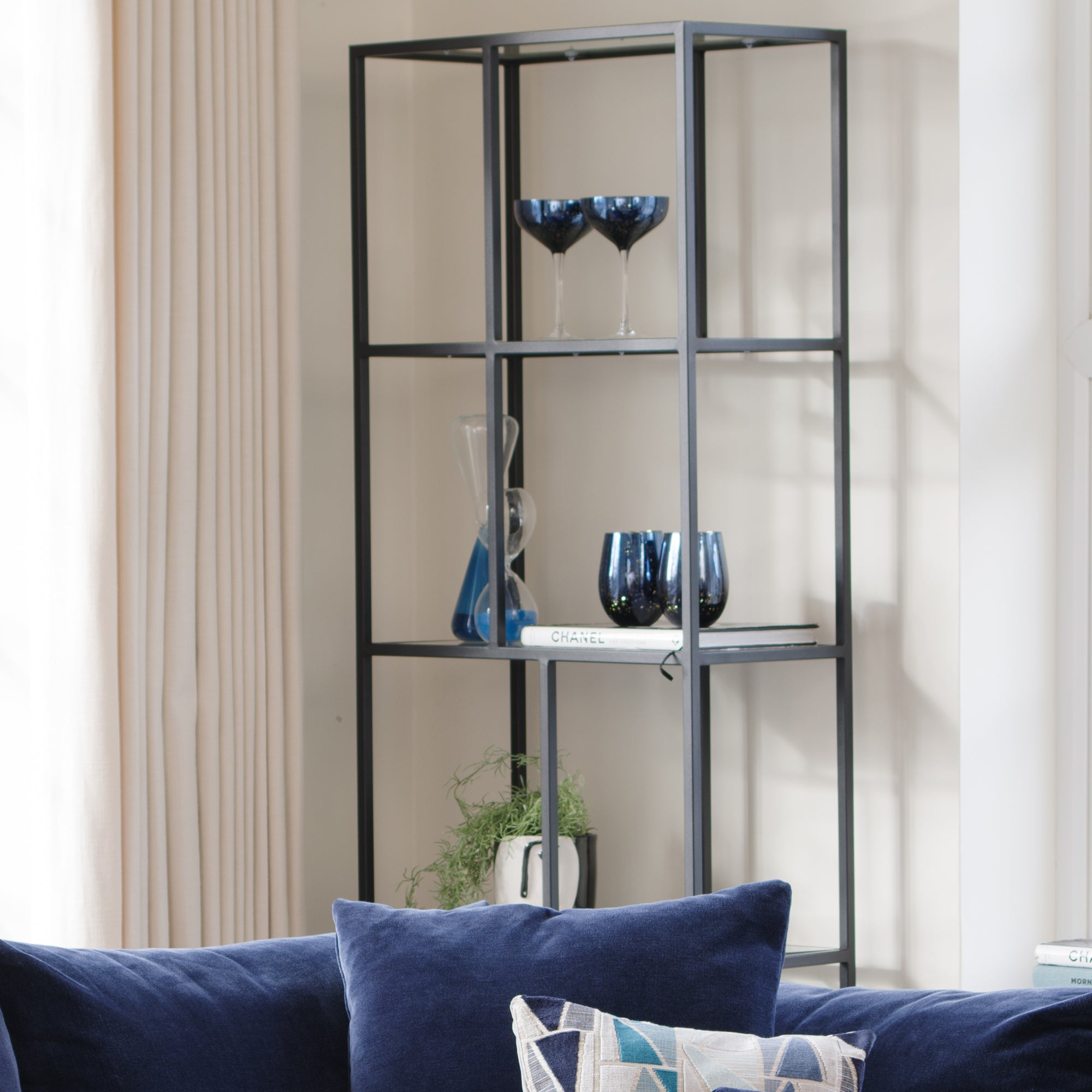 60x195cm Bookshelf With Black Steel Frame & Clear Glass Top