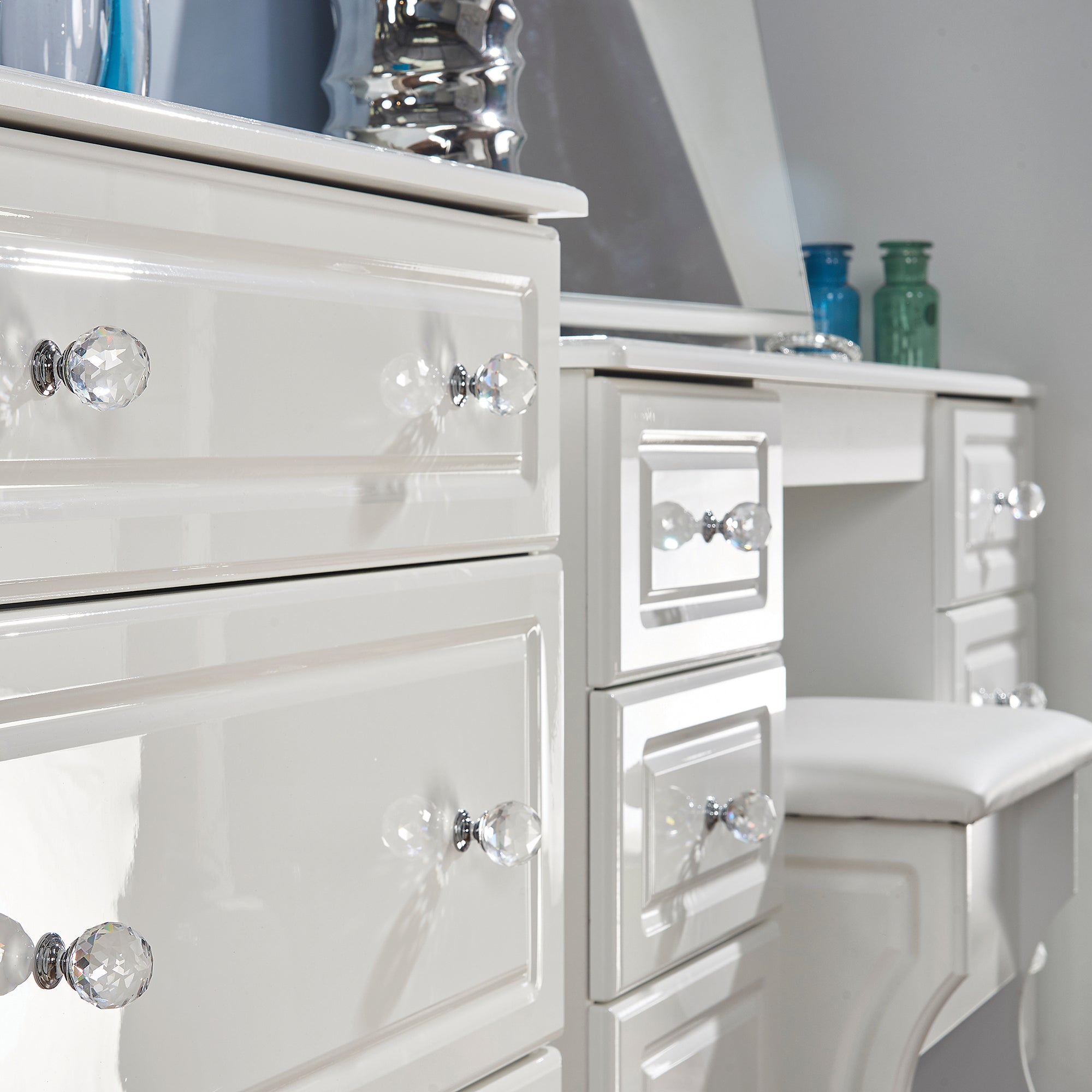 Lincoln - Kneehole Desk White High Gloss With Crystal Handles