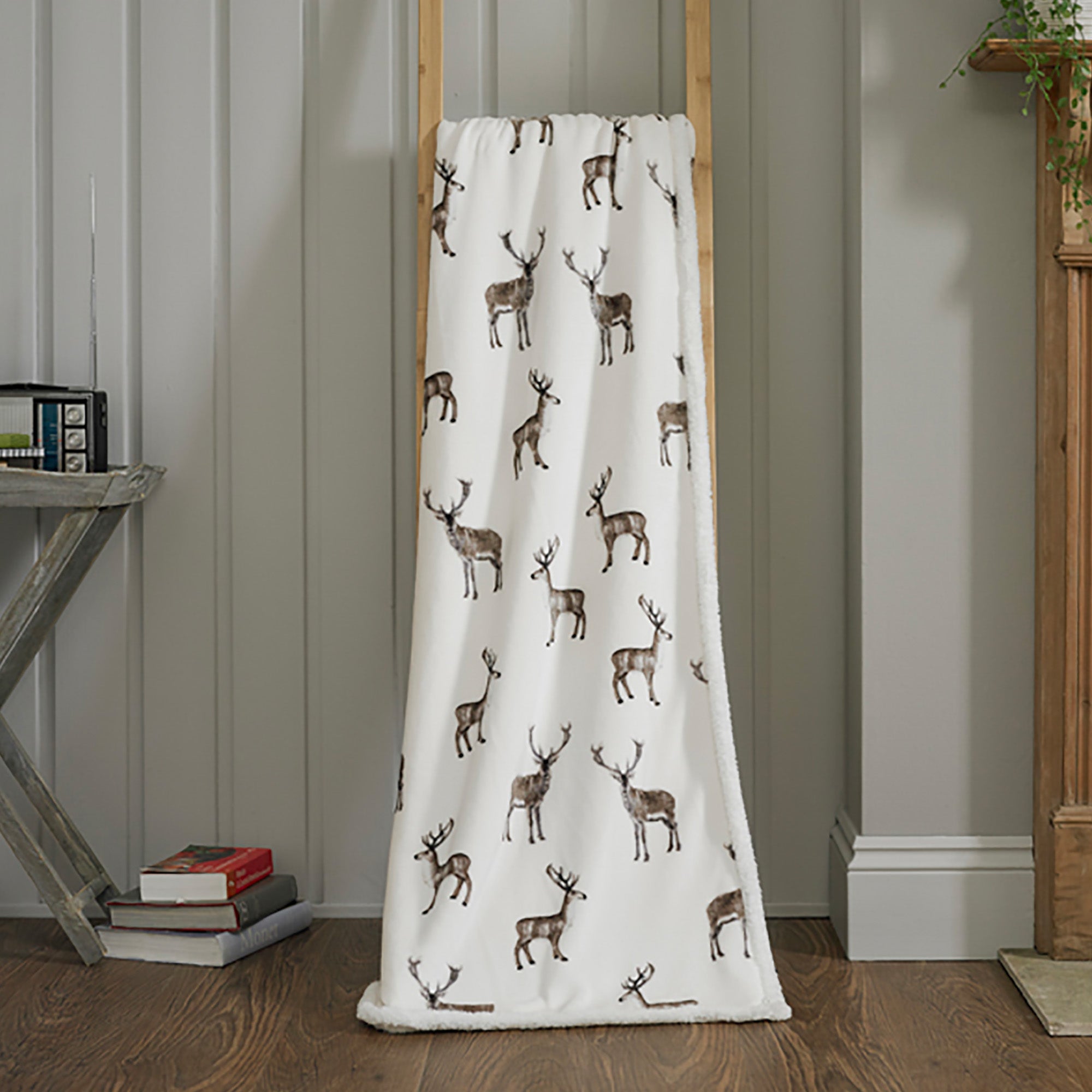 Winter Deer Fleece White 140x180cm