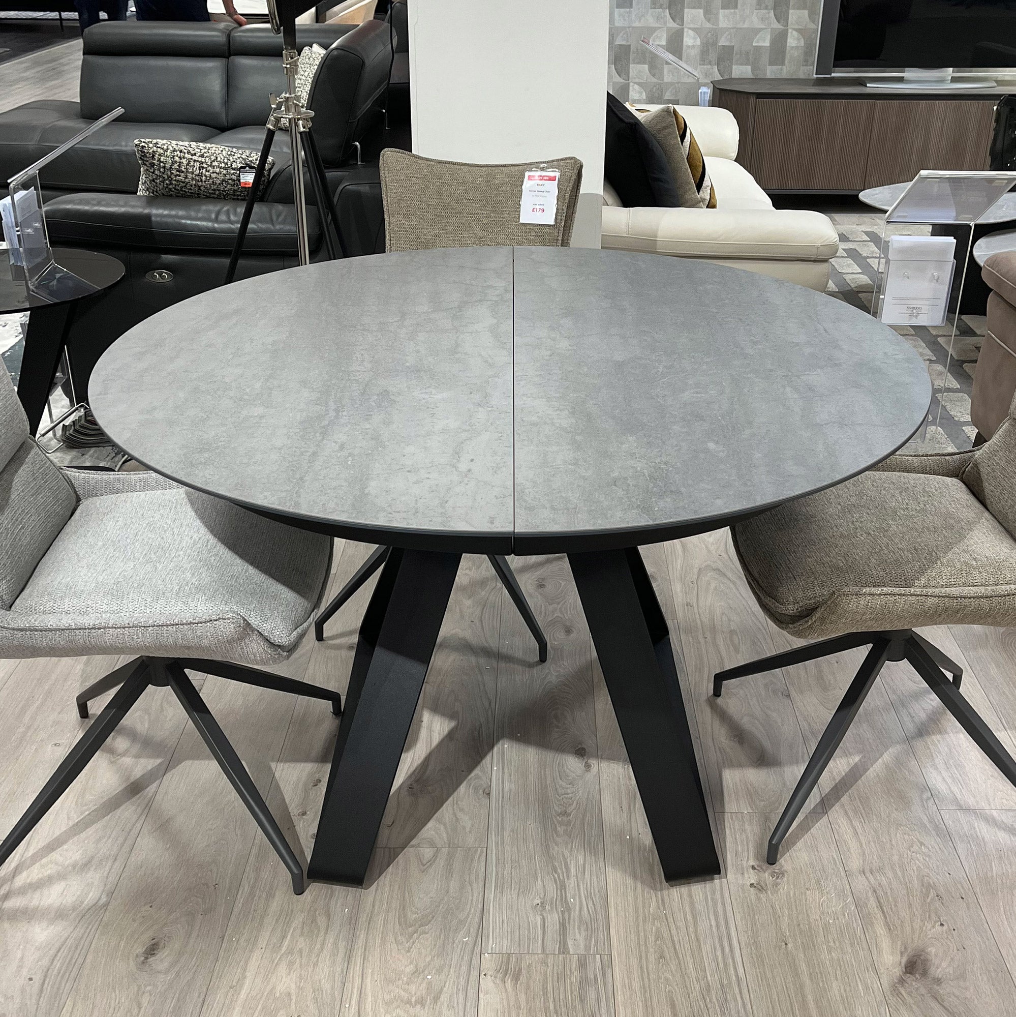 ATLANTE dining table 127cm diameter 177cm