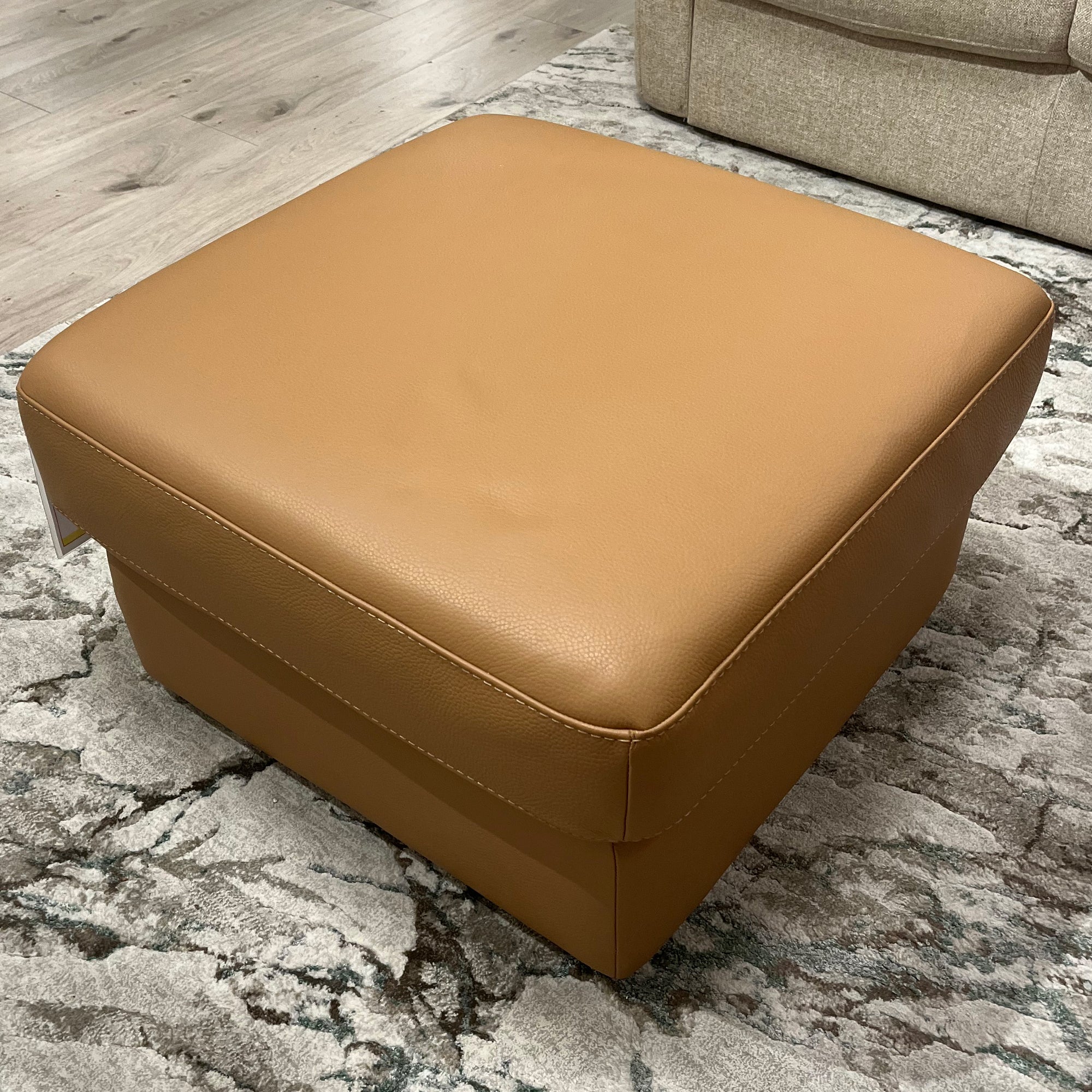 Preludio Footstool In Leather Cat S10 10627